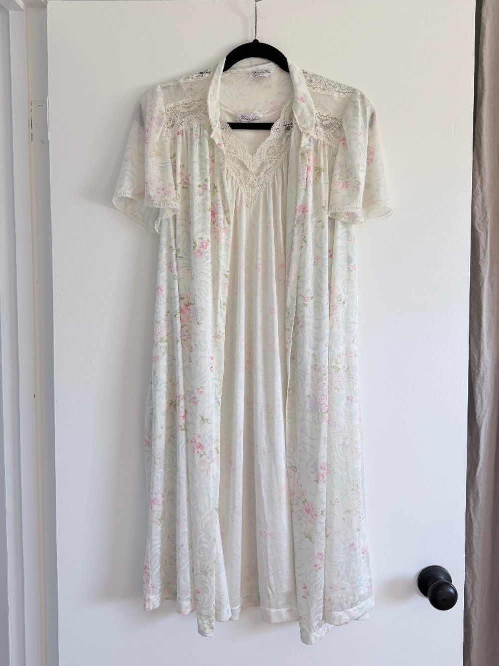 Vintage Vanity Fair Peignoir Set Ivory Floral Lace Nightgown Robe USA Small